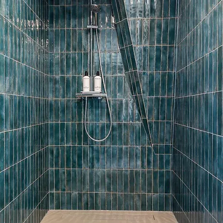 This HoTel *