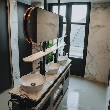 This HoTel Albergue