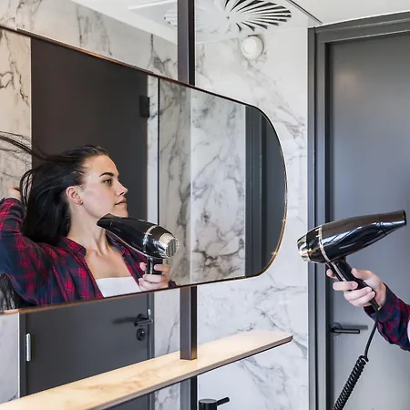 This HoTel 호스텔 *