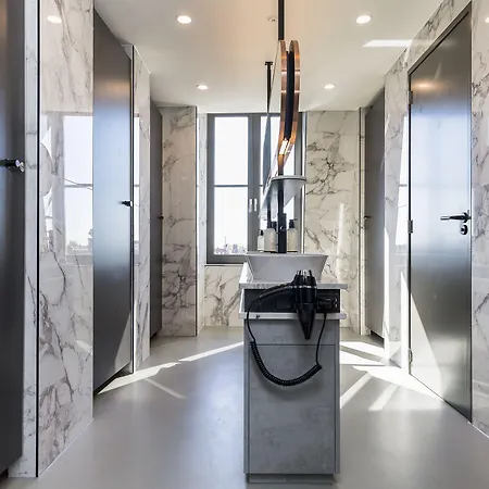 This HoTel Auberge de jeunesse *