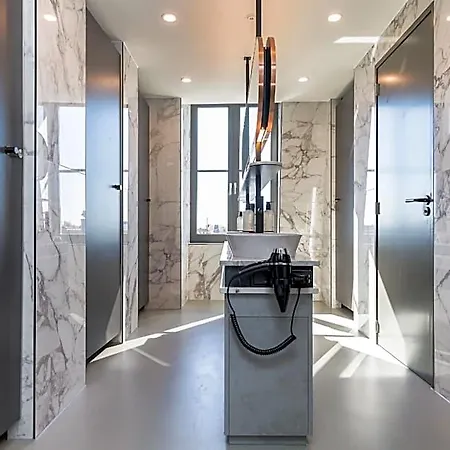 This HoTel *
