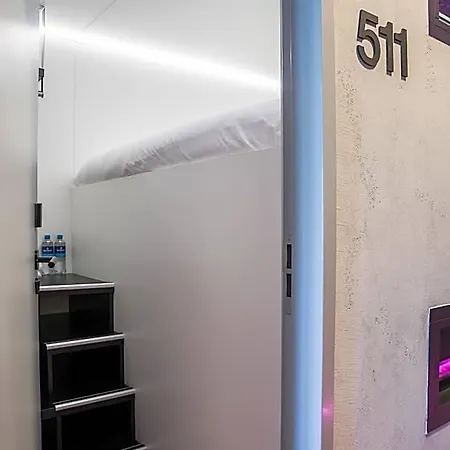 Hostel This HoTel *