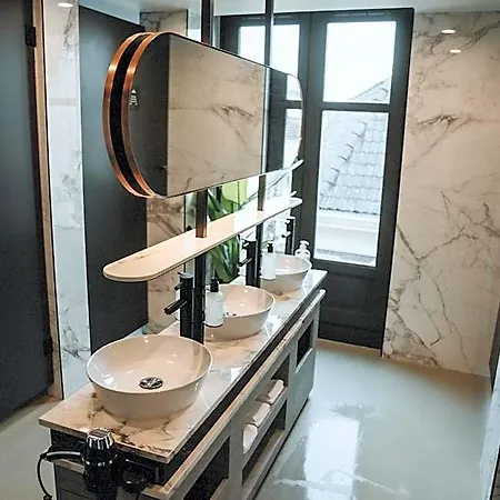 This HoTel *