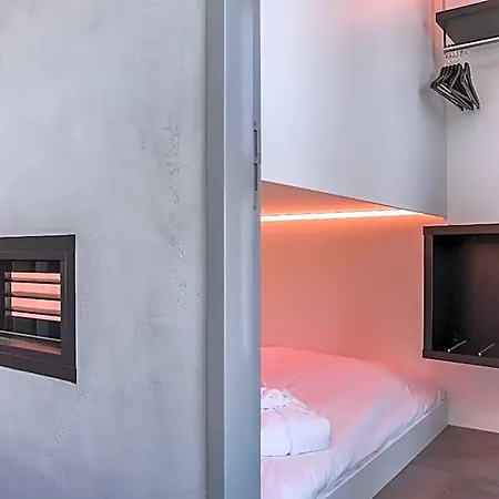 This HoTel
