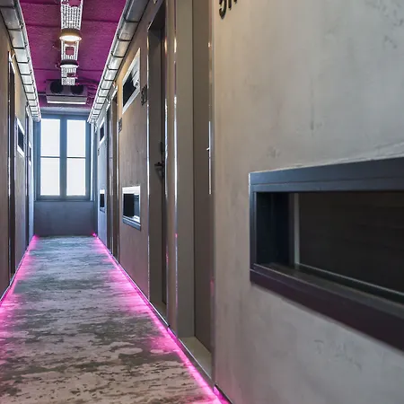 This HoTel Hostel