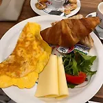 This HoTel بيت شباب