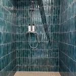 This HoTel *