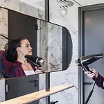 This HoTel بيت شباب *